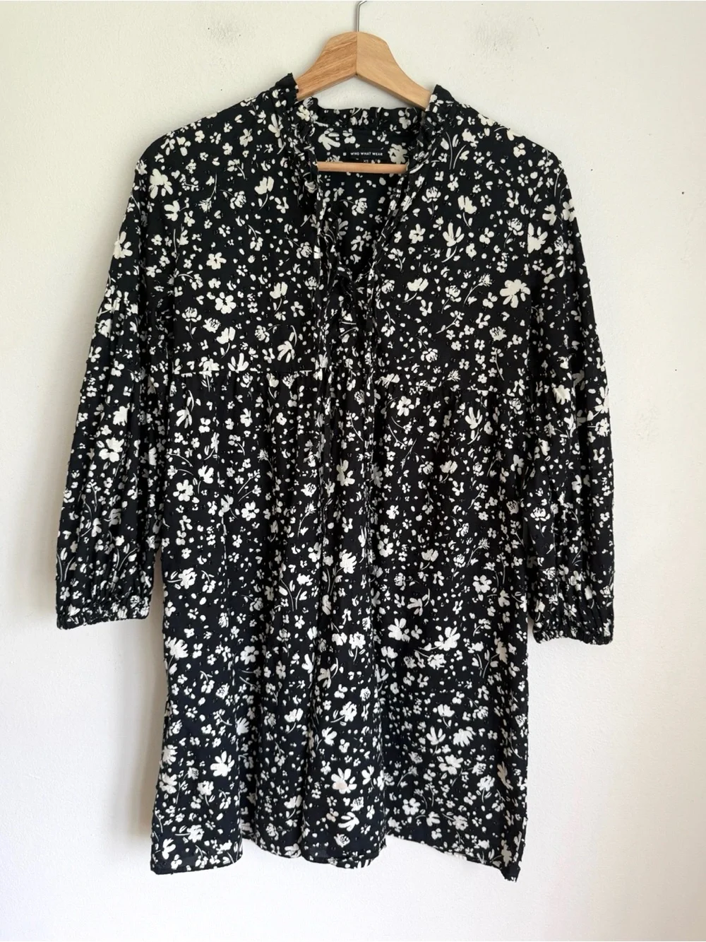Who What Wear Black and Creamy White Clip Dot Floral Dress